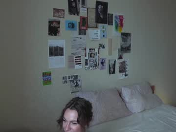 girl
        daisy_mint cam image #801373