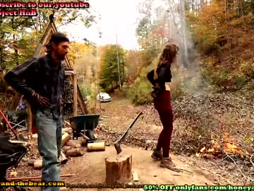 couple
        honeyand_thebear cam image #49696