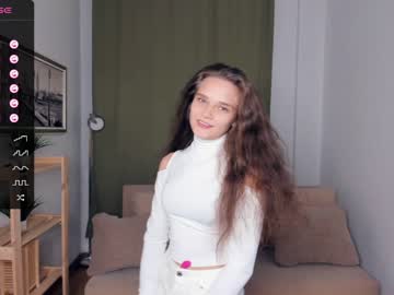 girl
        gillia_blumber cam image #1488452