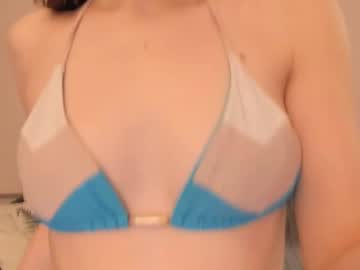 girl
        mira_tasty cam image #3826488