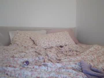 girl
        bellaryderr cam image #350661