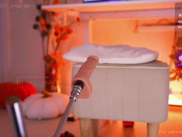 girl
        lil_eva cam image #3564592