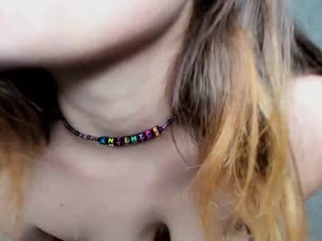 girl
        oladushek18 cam image #1093832