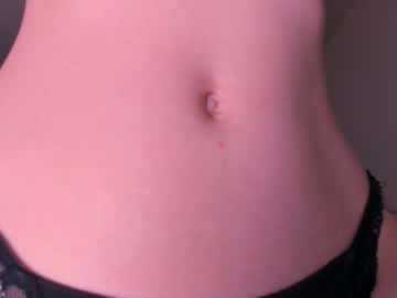 girl
        lauratanguy cam image #3500347