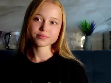 girl
        gemmabrabazon cam image #2947136