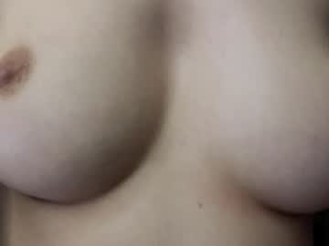 girl
        lauratanguy cam image #3776544