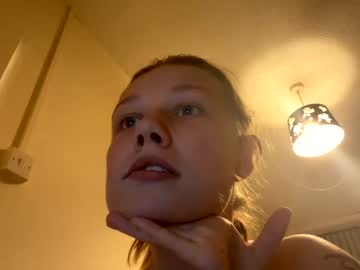 girl
        mamabea cam image #49512