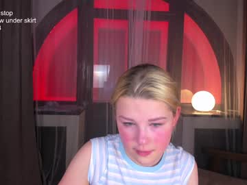 girl
        betty_blush cam image #232599