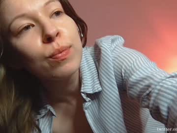 girl
        lea_exe cam image #2594864