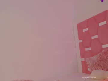 girl
        nicolle_mitchelle cam image #3713775