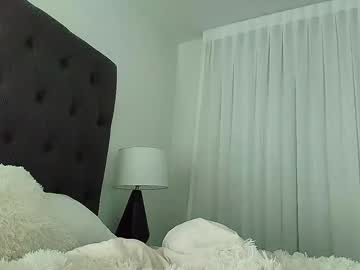 girl
        lovelilaxox cam image #3759452