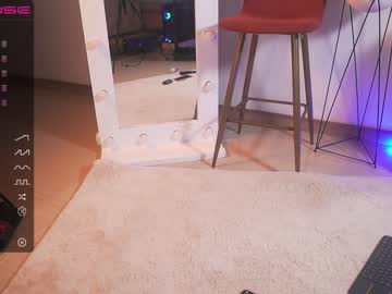 girl
        swt_molly cam image #489496