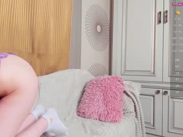 girl
        happiness_call cam image #2068454