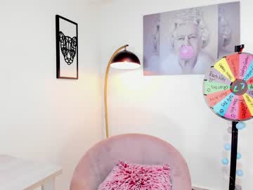 girl
        missniley cam image #1573400