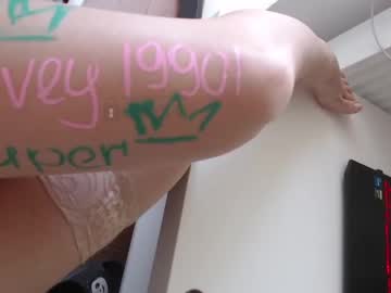 girl
        your_dream6996 cam image #3224778