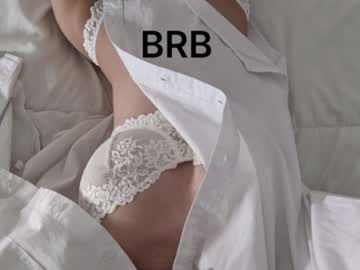 girl
        lauratanguy cam image #3847441