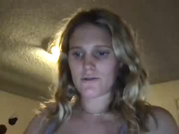 girl
        bellamae11 cam image #2311730