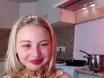 girl
        shy_blondiee cam image #554929