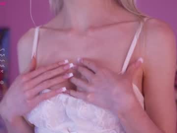 girl
        bunnydollstella cam image #1459311