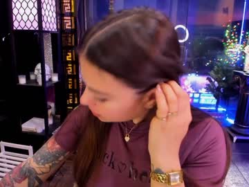 girl
        alma_pearl cam image #1193070