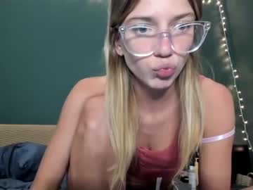 girl
        oliviahansleyy cam image #2791200