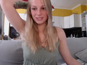 girl
        magic_couple13 cam image #1156268
