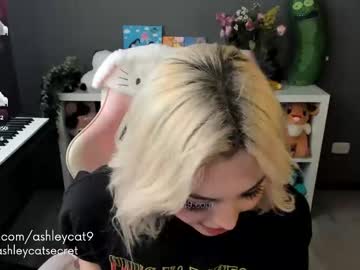 girl
        ashleycat9 cam image #4370187