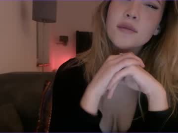 girl
        bitter_moon cam image #204471