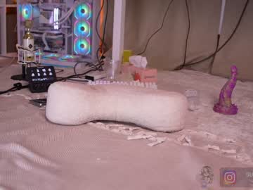 girl
        lil_eva cam image #2596481