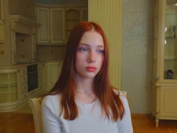 girl
        shirleywhitney cam image #2411218