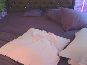 girl
        angelina_new cam image #2960150