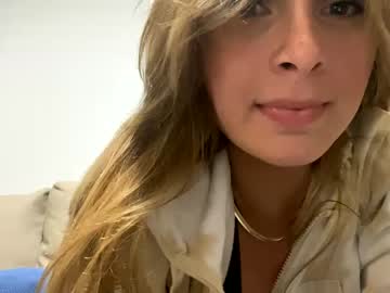 girl
        zarahkeller cam image #1288120