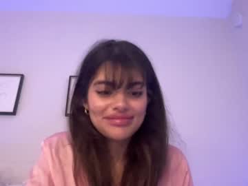 girl
        poutyselena cam image #2781694