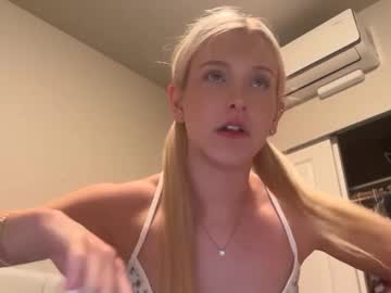 girl
        cassiemaee cam image #4664286