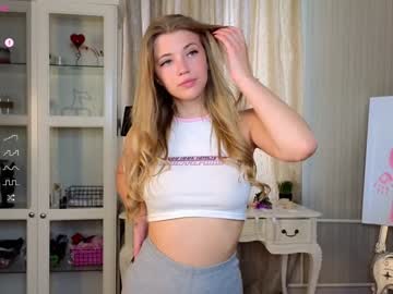 girl
        cute_fox_girl cam image #4578776