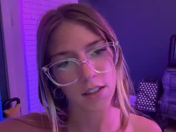 girl
        oliviahansleyy cam image #3439363