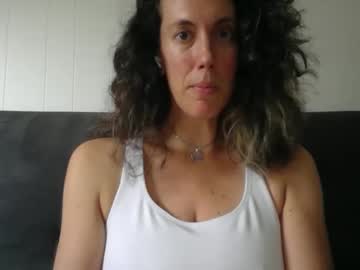 girl
        sixfootsiren cam image #3187571