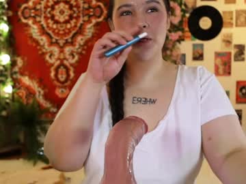 girl
        chery_lady22 cam image #4332374