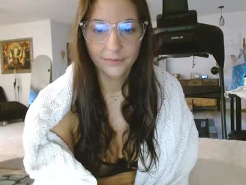 girl
        dazeydo cam image #3992440