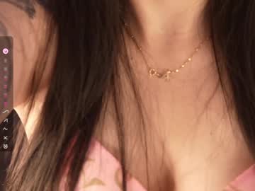 girl
        lau__1 cam image #3929746
