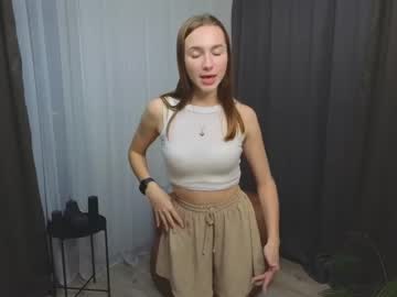 girl
        noreenhickory cam image #2813077