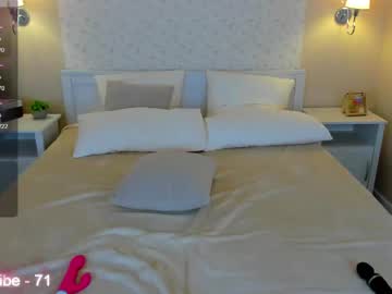 girl
        anna_way cam image #4117952