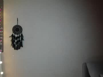girl
        euphoria_life cam image #1910178