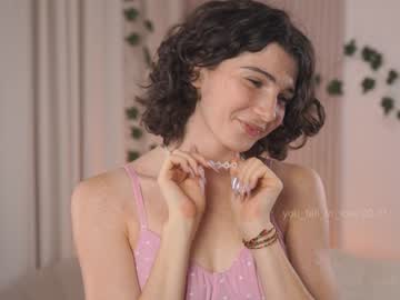 girl
        you_fell_in_love cam image #3679893