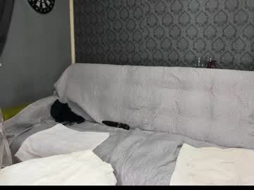couple
        lenoreandjasonsroom cam image #610179