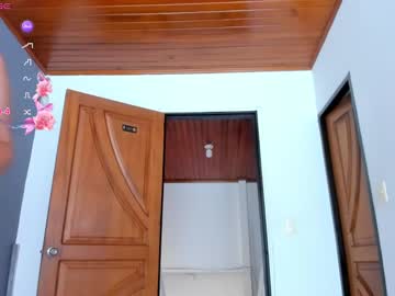 girl
        18_salo cam image #3913788