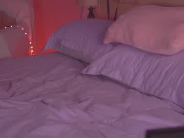 girl
        kittenmoon_ cam image #1337814