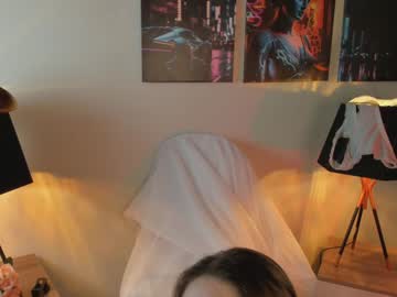 girl
        tate_west cam image #2851207