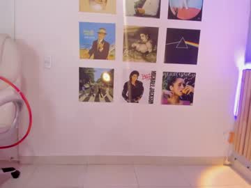 girl
        little_effy18 cam image #2506925
