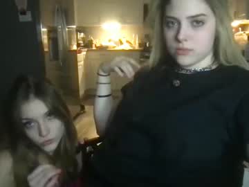 couple
        snowxbunny1228 cam image #2408334